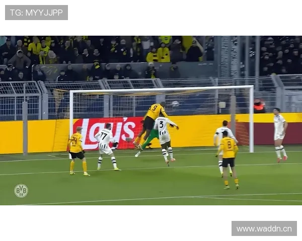 多特蒙德防线在高压体系下频繁暴露空间,对球队稳定性与竞争格局带来挑战 多特蒙德防线在高压体系下频繁暴露空间,对球队稳定性与竞争格局带来挑战