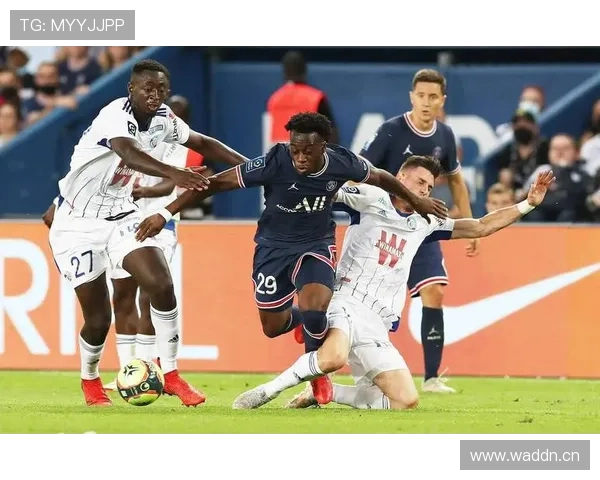 巴黎圣日耳曼阵容年轻化,近期比赛稳定性阶段性变化对赛季走势形成制约 巴黎圣日耳曼阵容年轻化,近期比赛稳定性阶段性变化对赛季走势形成制约