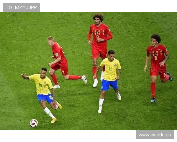 为什么球员脚踩边线算界内？足球“线内线外”判罚规则详解