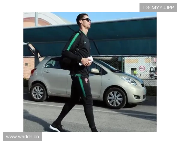 C罗家冰箱里塞满蛋白粉，邻居说半夜还能听见他练俯卧撑