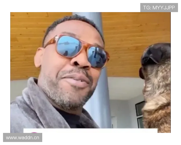 乔恩·琼斯门口停好几台超跑，屋里却看起来像大学宿舍，我真的无语